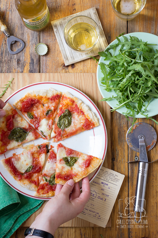 tradycyjna pizza Margherita - przepis krok po kroku 