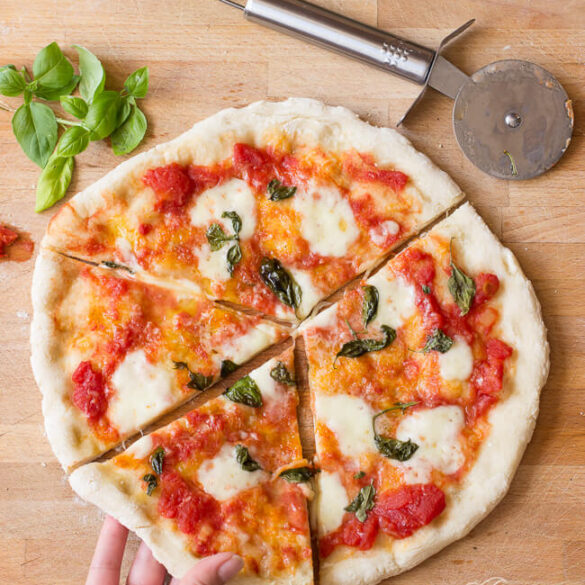 klasyczne ciasto na włoską pizzę