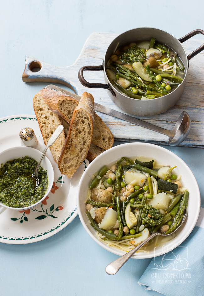 Szybka zupa minestrone z wiosennymi warzywami