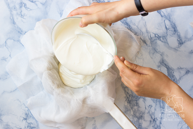 Jak zrobić labneh (ser z jogurtu)? - przepis krok po kroku / Chilli, Czosnek i Oliwa