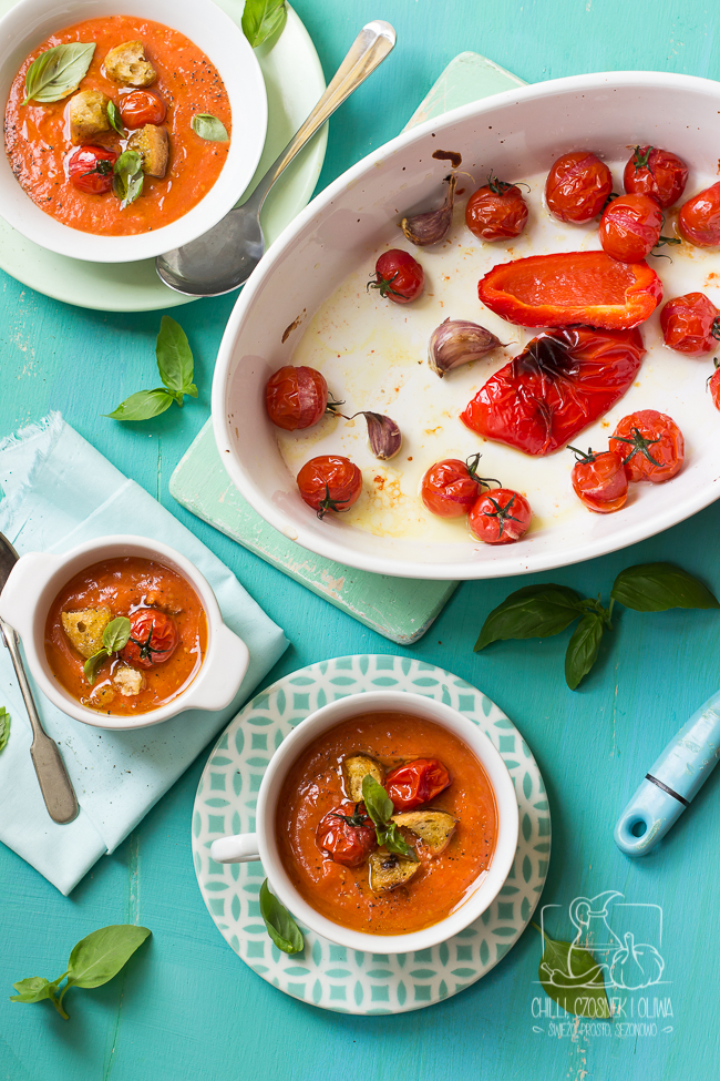 Prosta zupa z pieczonych pomidorków koktajlowych i papryki (bez bulionu!)