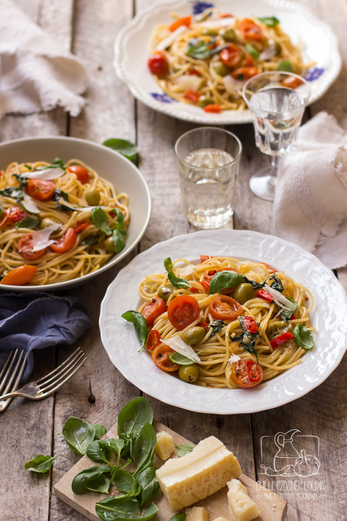Spaghetti alla putanesca / Chilli, Czosnek i Oliwa