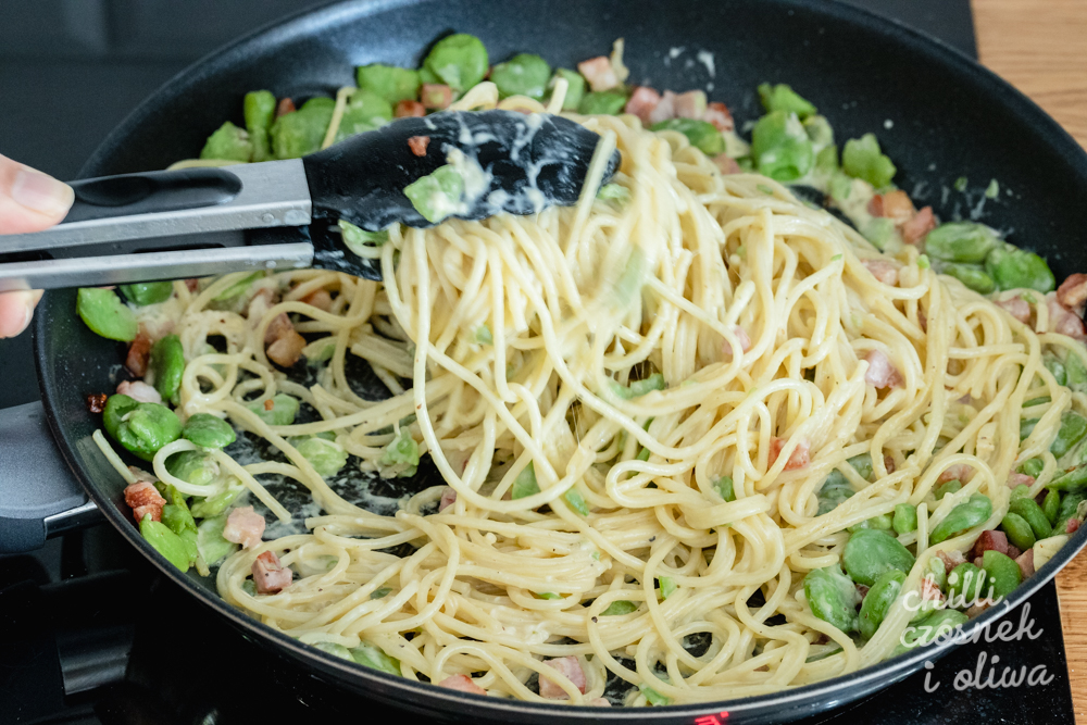 Spaghetti carbonara z bobem i boczkiem