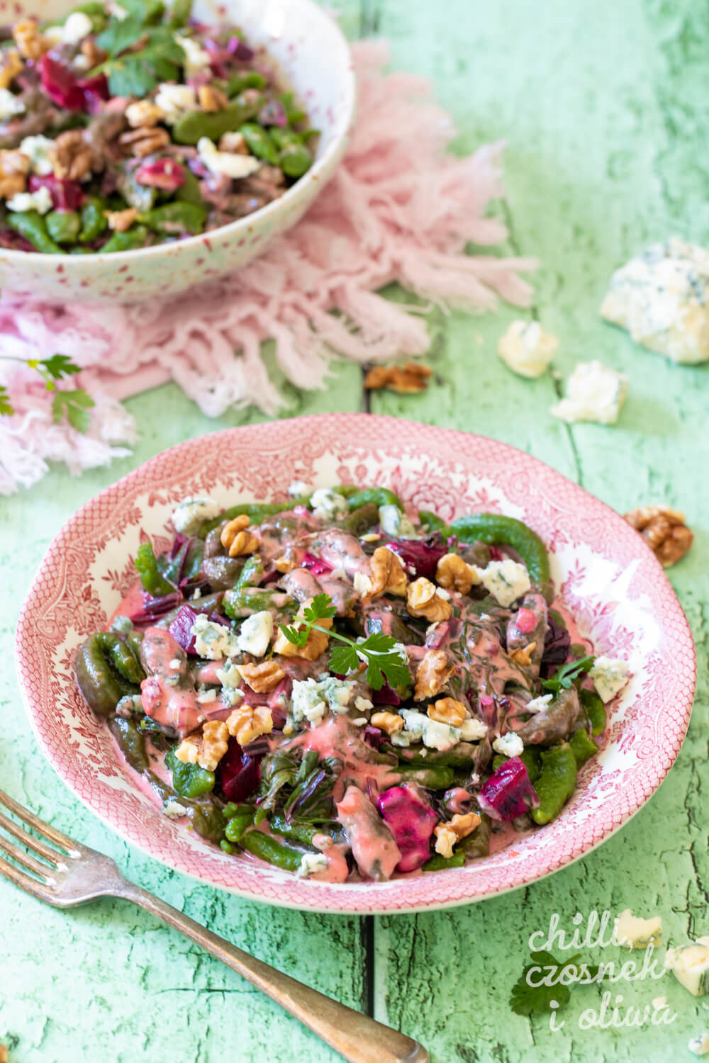 Kluski z sosem śmietanowym z botwinką i serem pleśniowym 9 Sos śmietanowy z botwinką i serem pleśniowym